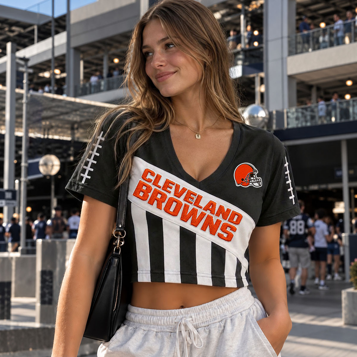 Premium NFL x CLE T Shirt V-neck